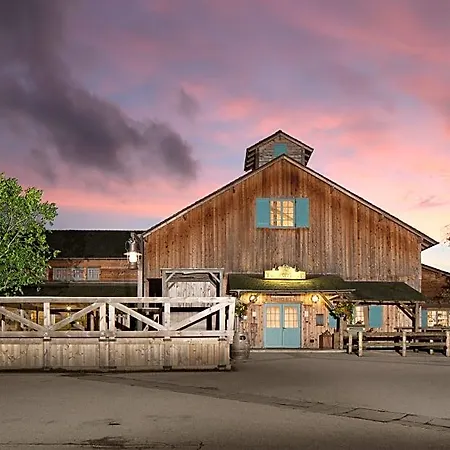 Davy Crockett Ranch + Tickets Hotel