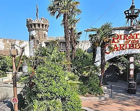 Davy Crockett Ranch + Tickets Hotel