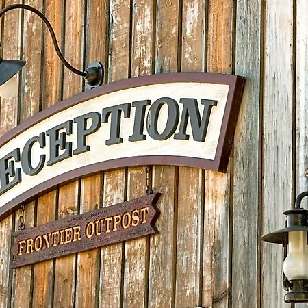Hotel Davy Crockett Ranch + Tickets
