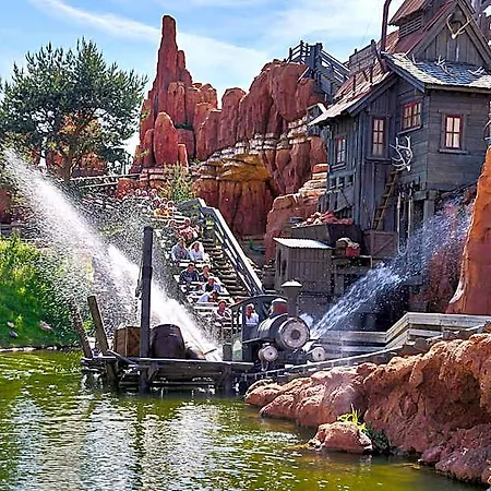 Davy Crockett Ranch + Tickets Szálloda 2*
